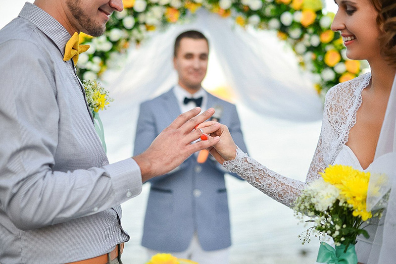 Сложно ли стать ведущим на свадьбы: плюсы и минусы профессии