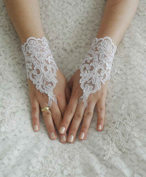 Украшения на свадьбу – перчатки для невесты 