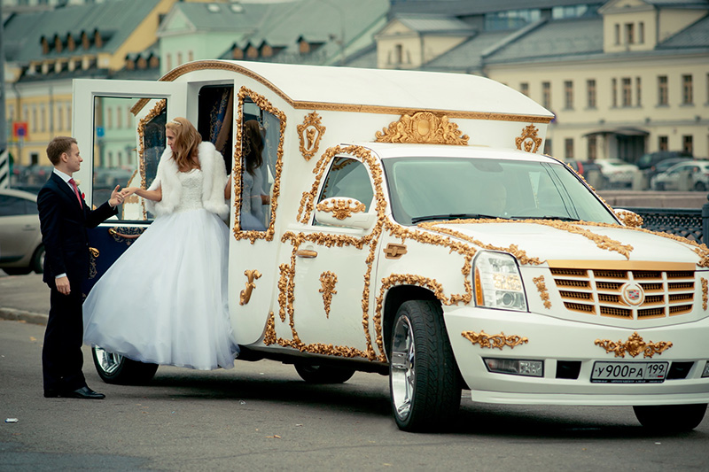 Элегантность и комфорт: выбираем подрядчика для аренды автомобилей и лимузинов на свадебное торжество