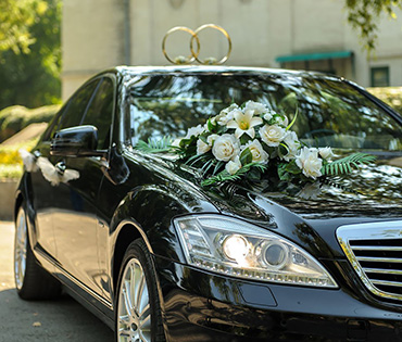 Элегантность и комфорт: выбираем подрядчика для аренды автомобилей и лимузинов на свадебное торжество