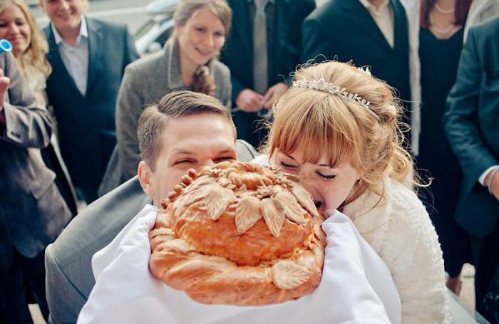 Хлеб и соль на свадьбе фото