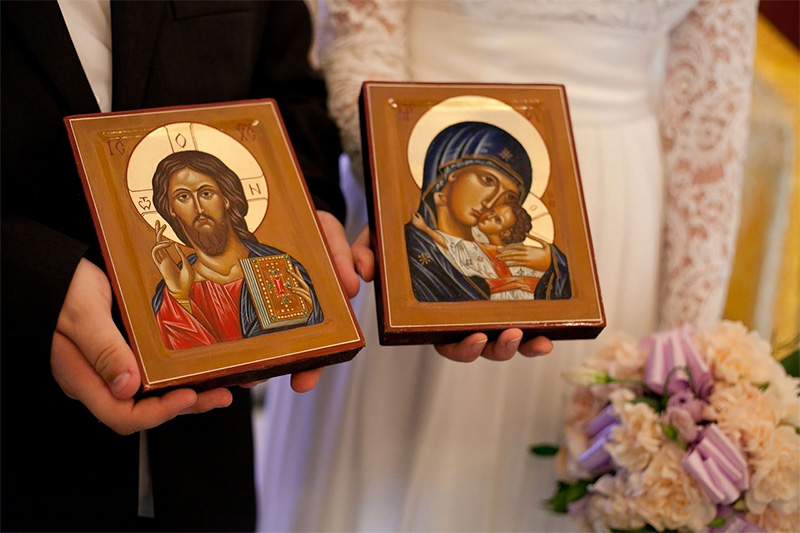 Какими иконами благословляют молодых на свадьбе родители