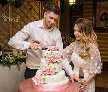 Как правильно выбрать торт на свадьбу: советы и рекомендации