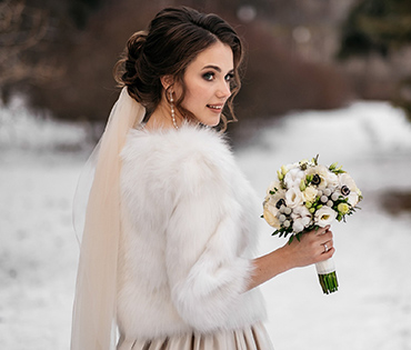 Какое платье выбрать на свадьбу зимой