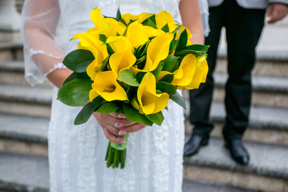 Можно ли дарить на свадьбу жёлтые цветы