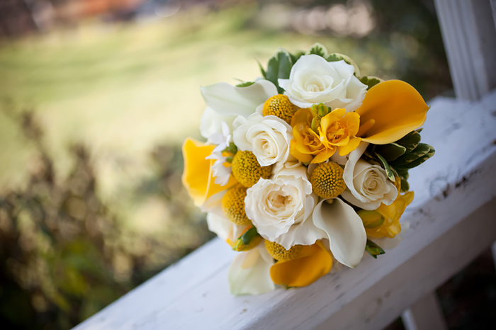 Как правильно преподнести жёлтые цветы на свадьбу
