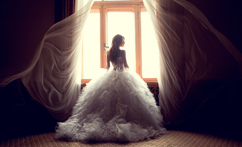 Обязательно ли на свадьбу пышное платье