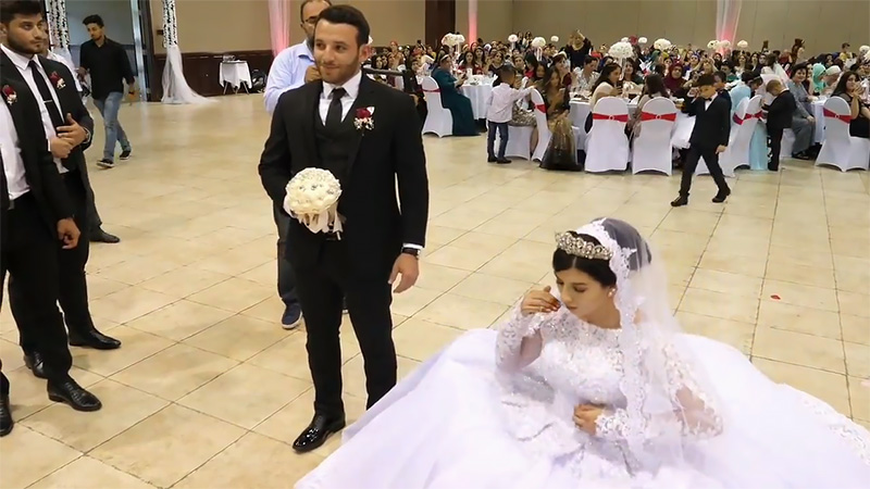 По какой причине в Турции невеста приседает перед женихом и его родителями