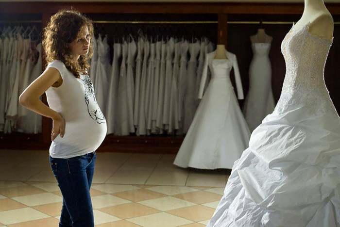 Когда покупать свадебное платье, если невеста ждёт малыша
