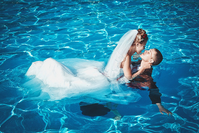 Современная свадьба у бассейна: нюансы организации