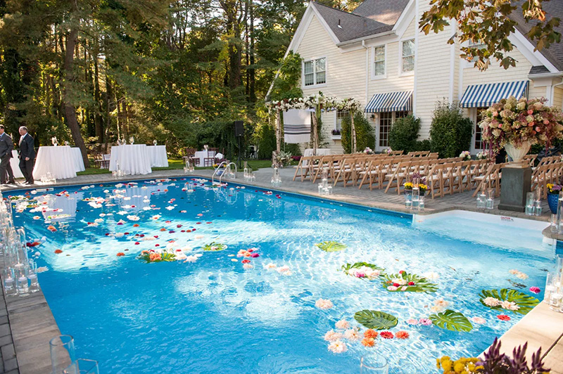 Идеи для летней свадьбы с бассейном
