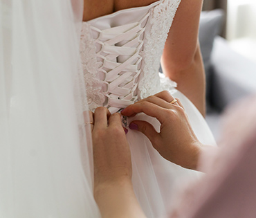 Создание идеальной посадки: как правильно шнуровать свадебное платье