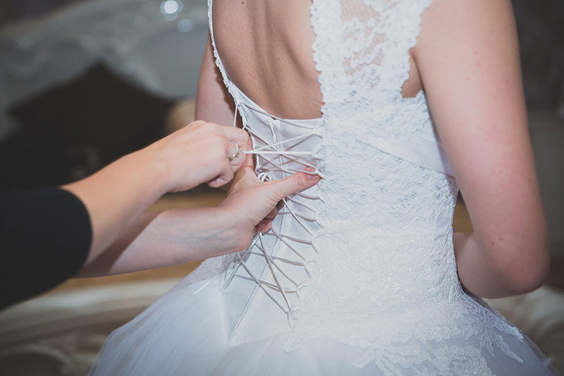 Как шнуровать корсет на свадебном платье: особенности процесса