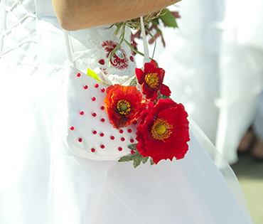 Свадебная сумочка для невесты – какой должна быть и как выбрать