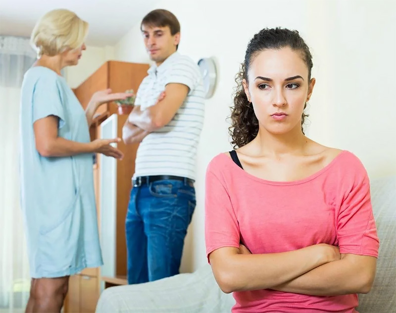 Свекровь настраивает мужа против меня – советы психолога