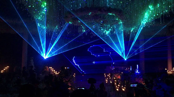 Лазерное шоу на свадьбу