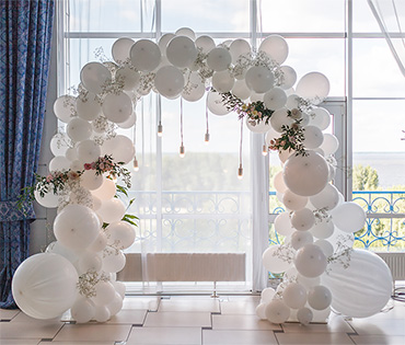 Воздушные шары как альтернатива цветам на свадьбе